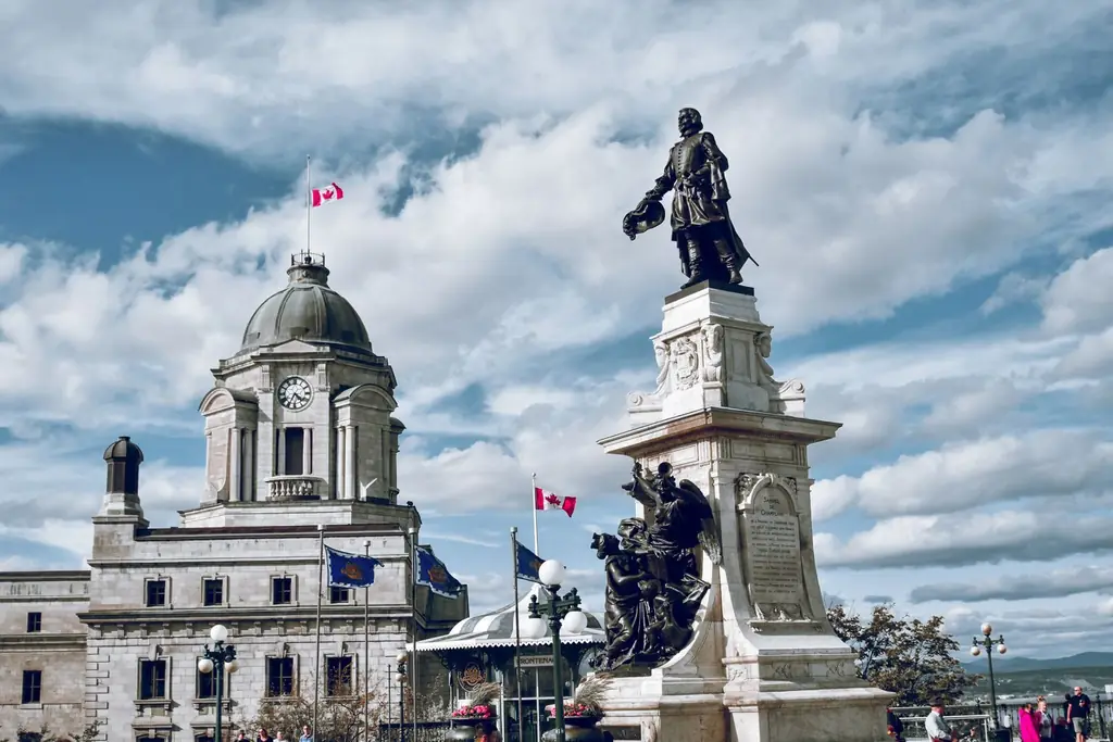 This iconic monument and historic building in Québec City under a bright blue sky
