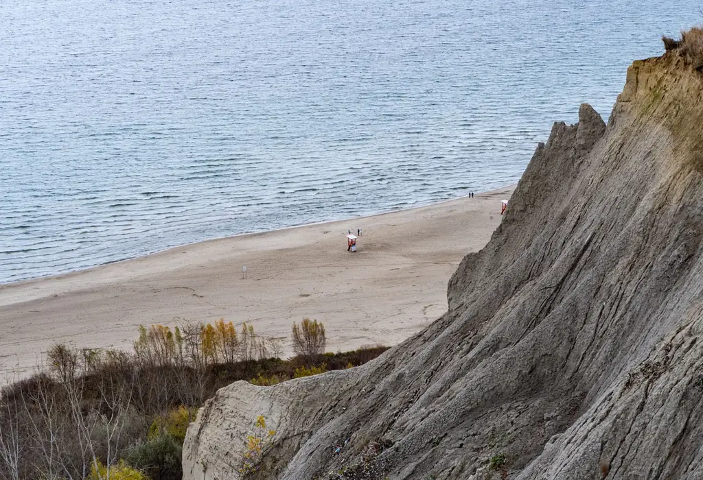 Aerial view of Scarborough Bluffs overlooking a peaceful beach in Toronto, Ontario